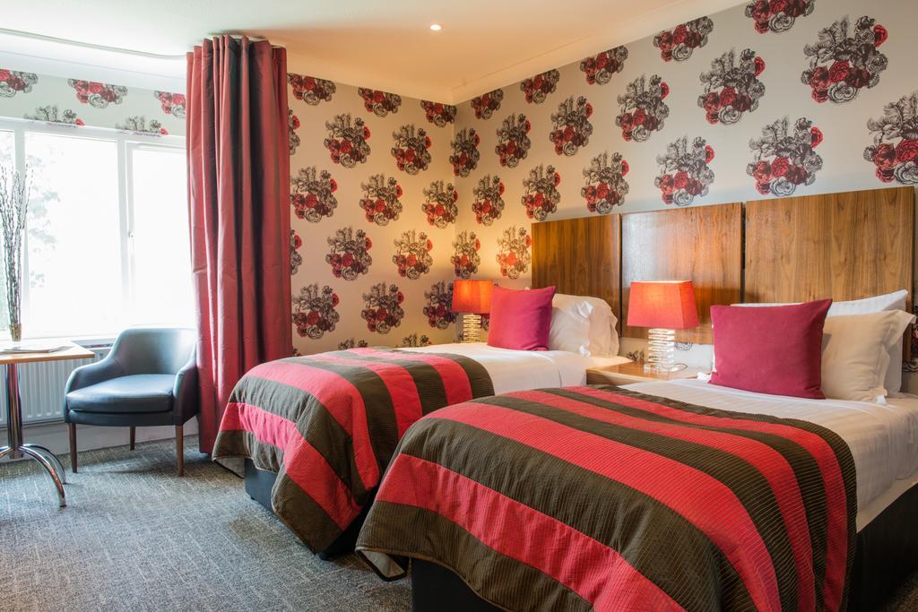 بريدجيند The Coed-Y-Mwstwr Hotel الغرفة الصورة