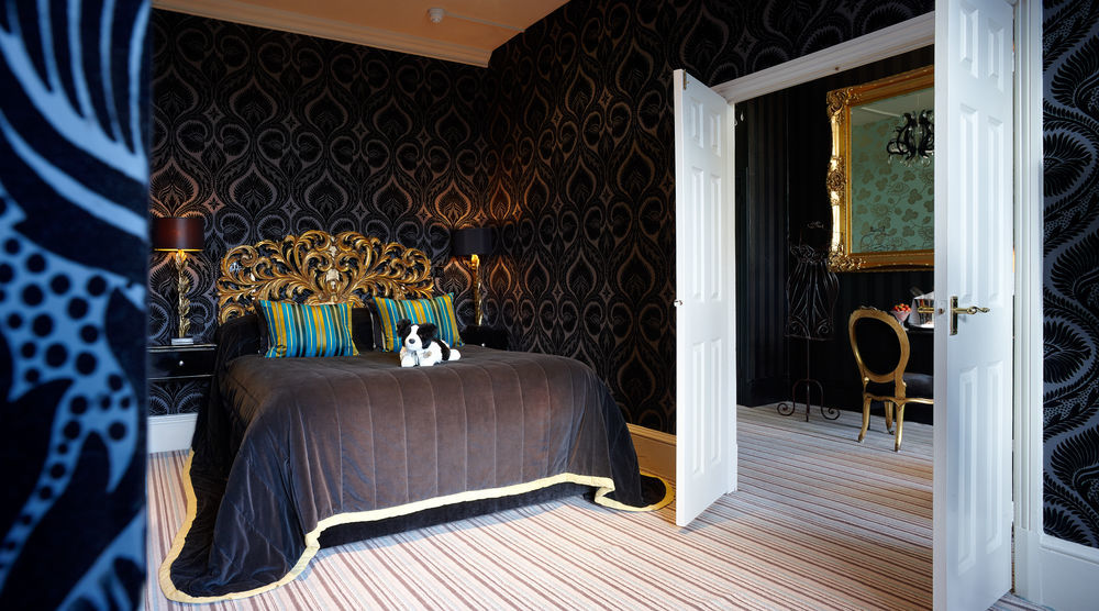 بريدجيند The Coed-Y-Mwstwr Hotel المظهر الخارجي الصورة